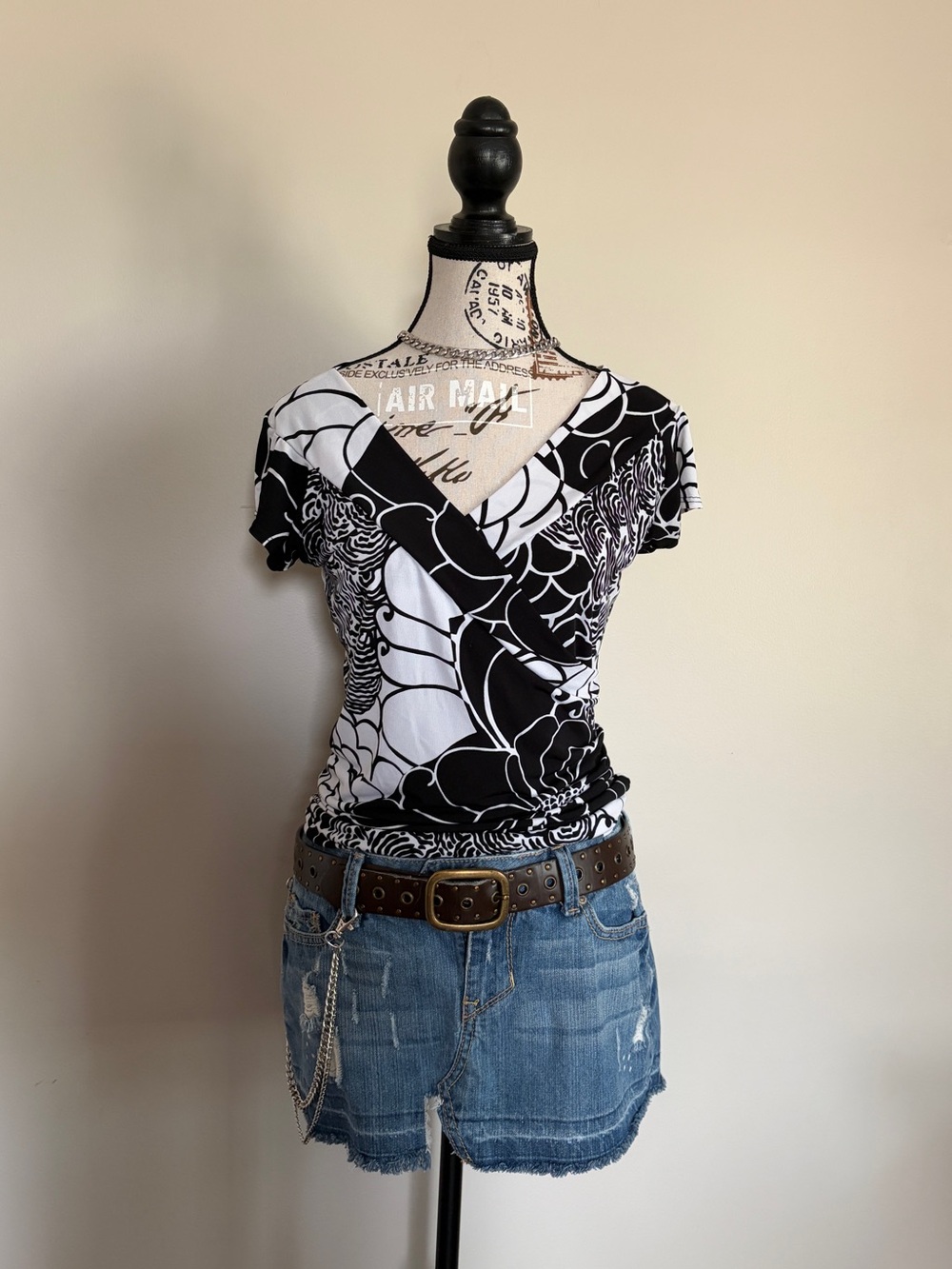 Y2K Black White Floral Top Grungy-Fairy Whimsigoth Short Sleeve V Neck Top